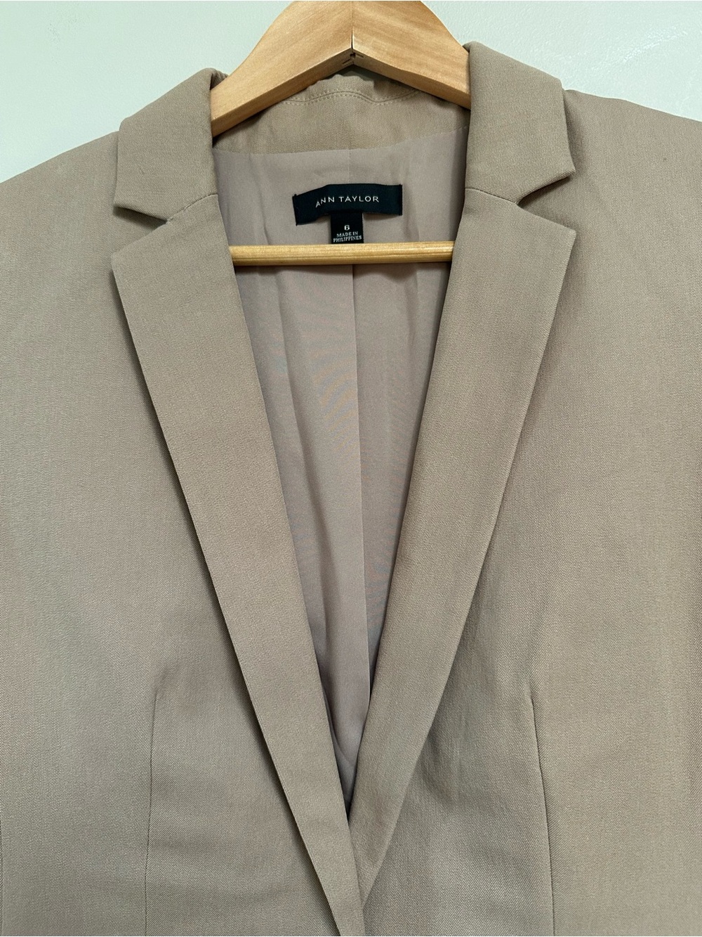 Ann Taylor Beige Taupe Single‑Button Blazer Women’s Size 6 - Picture 3 of 16